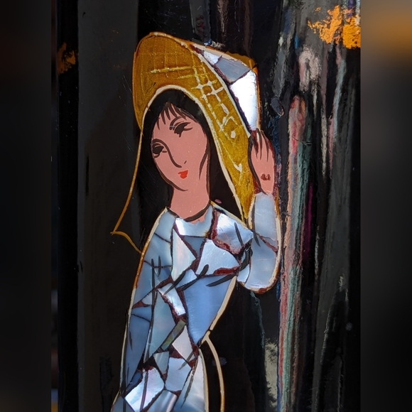 Flying Horse Footed Lacquer Vase with Mother of Pearl Abalone Inlay Hand Painted - Picture 2 of 10